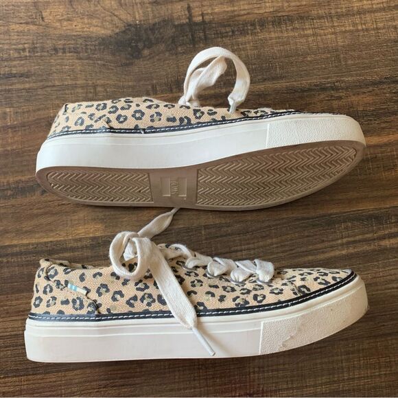 TOMS Lace Up Alex Leopard Print Lace Up Tan/Black Canvas Sneaker Shoes Size 6 - Picture 2 of 9